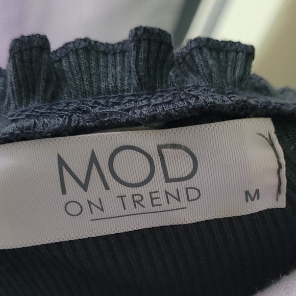 Mod On Trend Off the Shoulder Ruffled Ribbed Bodysuit Medium - Picture 5 of 7